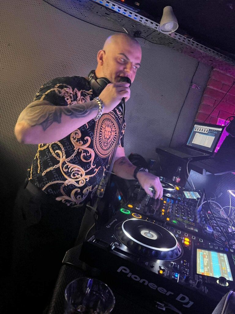 DJ Nexus — Radosław Marcioch za konsoletą